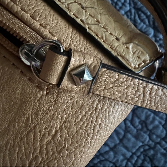 SIMPLY VERA WANG Elegant Tan Snake Skin Clutch with Bow Accent 12” L x 5.5” H - Picture 7 of 10